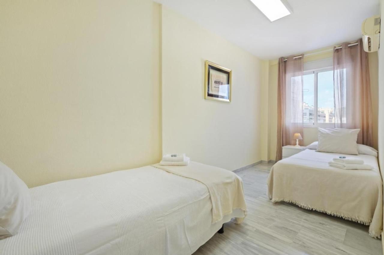 Apartamento En Calle Cuarteles De Dos Habitaciones Málaga Buitenkant foto